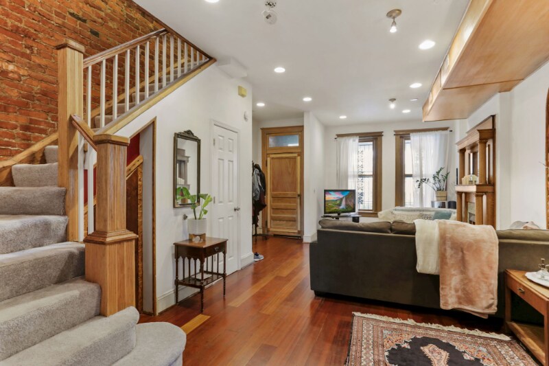 Building Photo - 1116 Monroe St NW