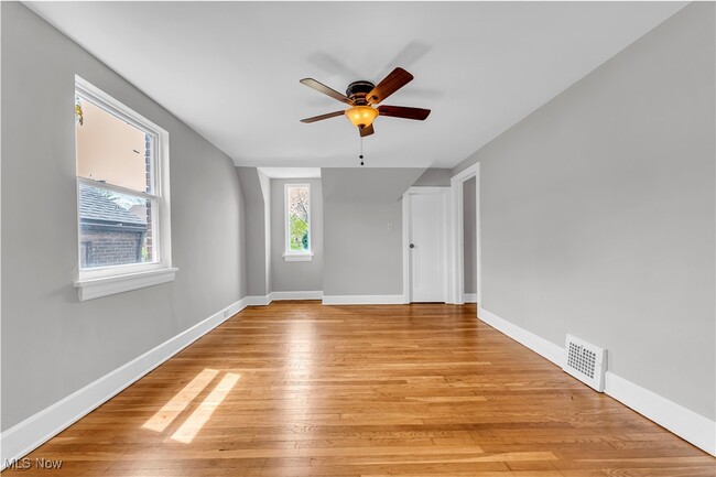Building Photo - 141 E 206th St