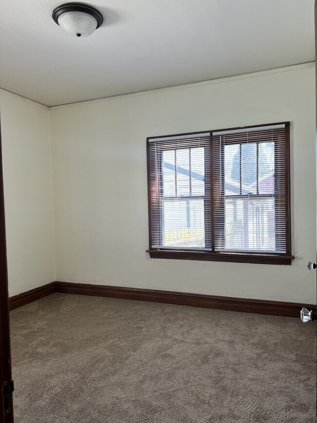 Building Photo - 43 N Lewis Ave