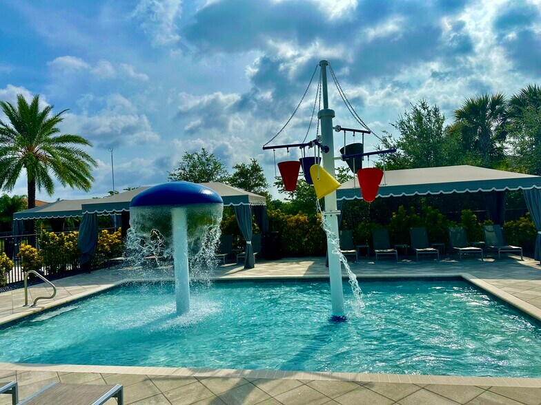 Building Photo - 15371 Green River Ct