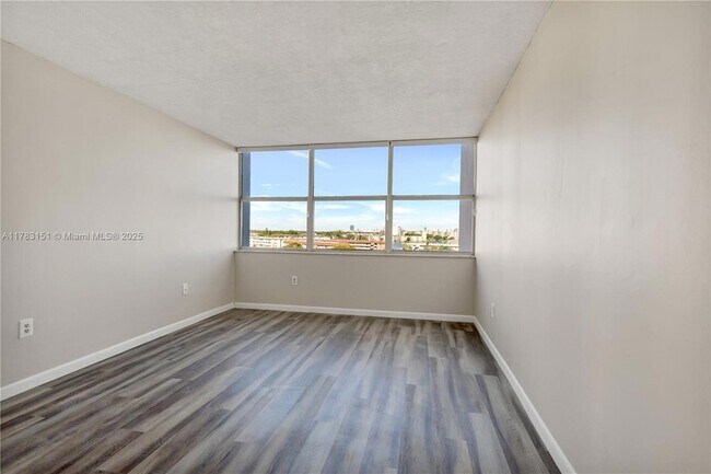 Building Photo - 1300 NE Miami Gardens Dr