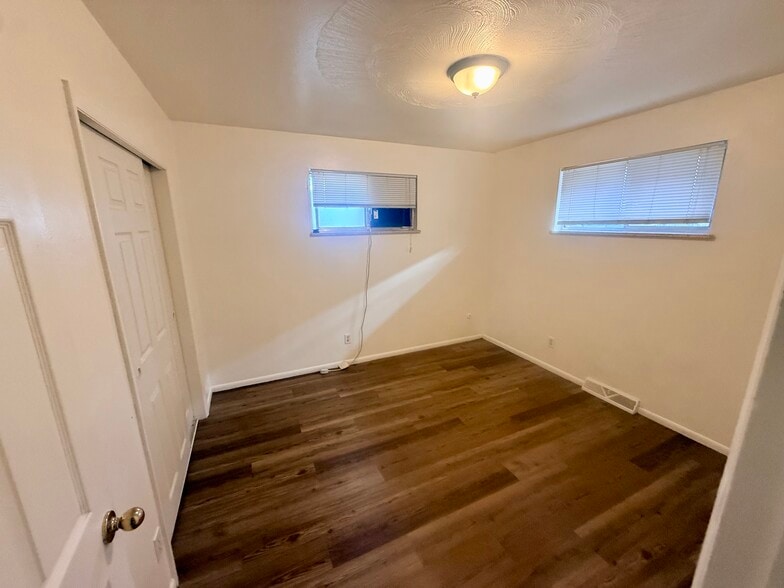 Bedroom 2 - 5370 King Ct