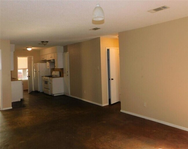 Building Photo - 811 Ramble Ln