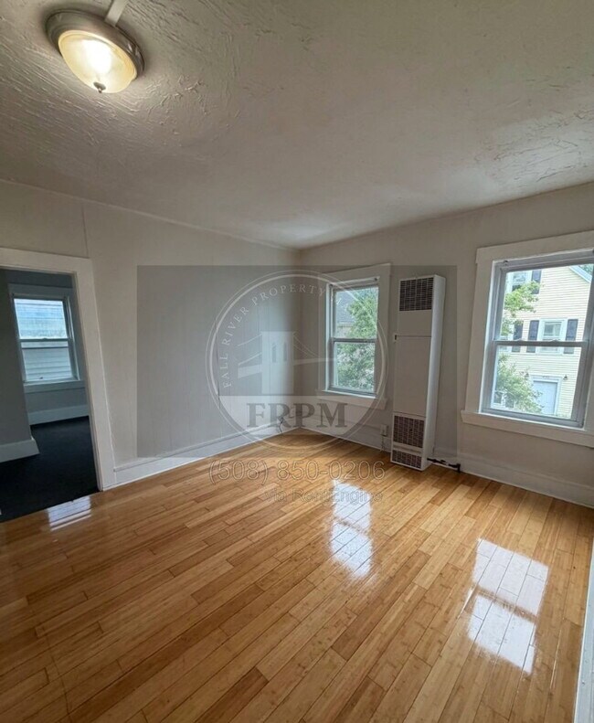 Building Photo - 441 Rivet St