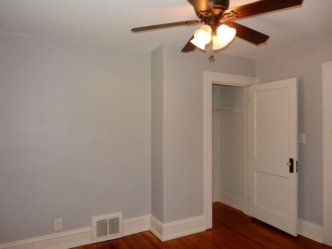 Building Photo - Grandin Court Foursquare convenient to SW ...