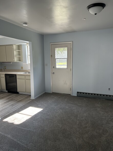 Building Photo - 403 Juniper St