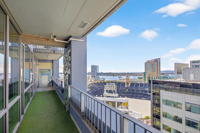 Building Photo - 321 Tenth Ave