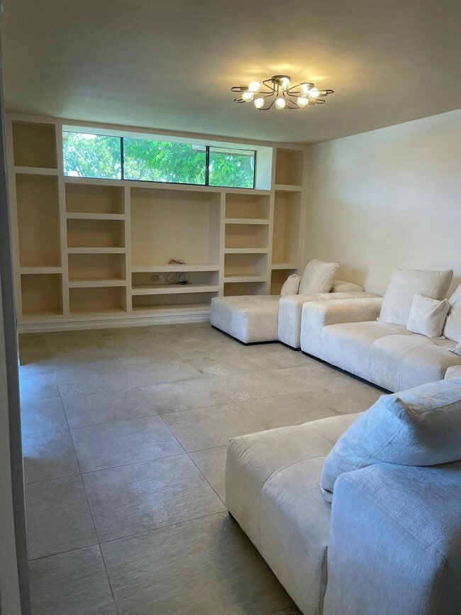 Building Photo - 22976 Oxford Pl