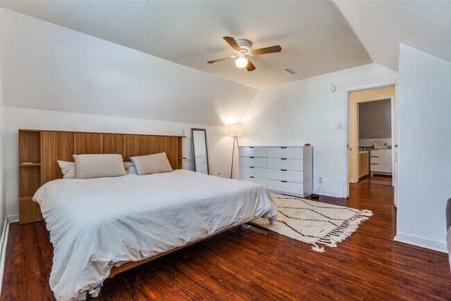 Building Photo - 3331 Urban Ave