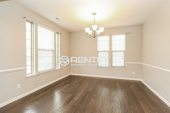 Building Photo - 3303 Major Samuals Way