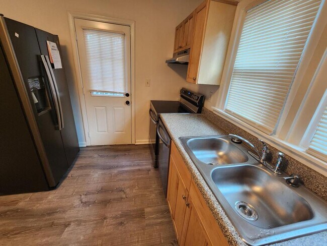 Building Photo - 2431 N Decatur Rd