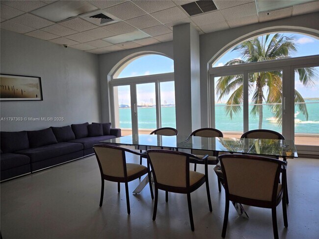 Building Photo - 800 Claughton Island Dr