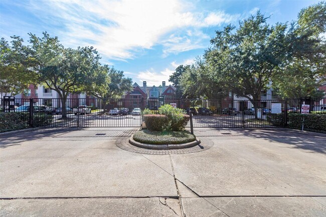 Building Photo - 1330 Old Spanish Trl