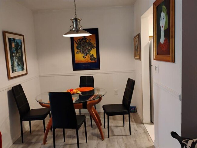 Building Photo - 17090 NE 14th Ave