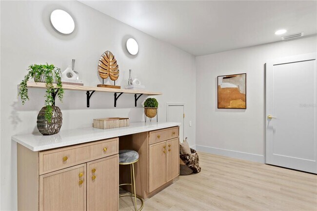 Building Photo - 4504 W Lamb Ave