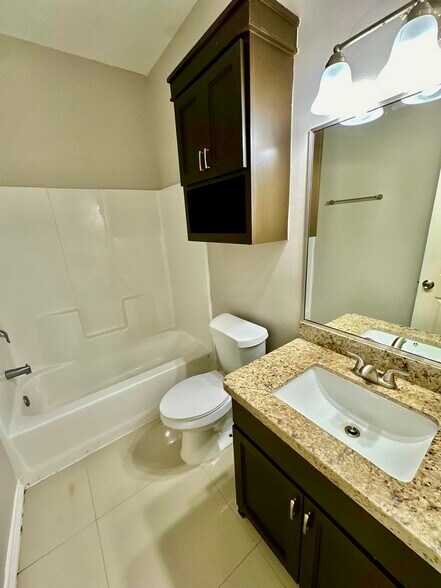 Building Photo - 1022 Escondido Ln E