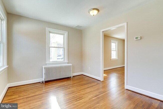 Building Photo - 530 E Alexandria Ave