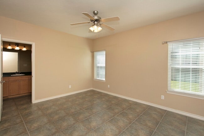 Building Photo - 411 Montauk Ct