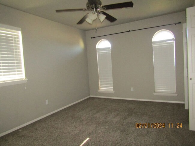 Building Photo - MacArthur Schools Area!