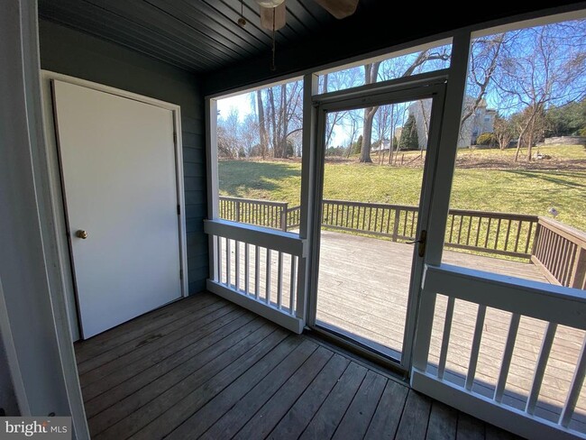 Building Photo - 117 Foxfire Dr