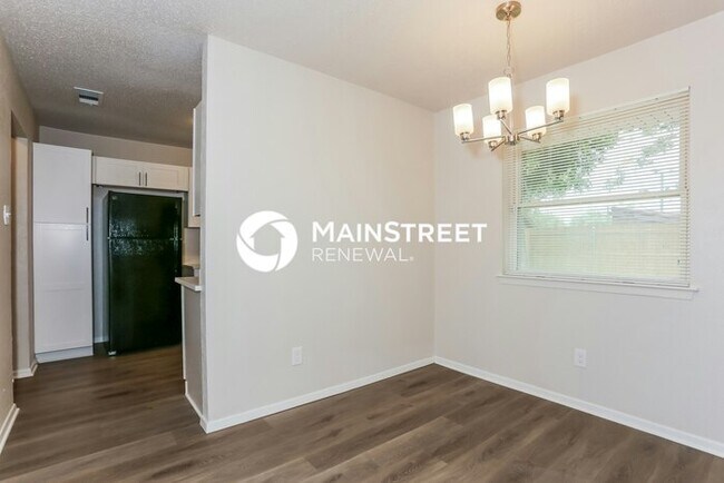 Building Photo - 3 Bedroom Pet-Friendly Home in Irving, TX with Main Street Renewal
