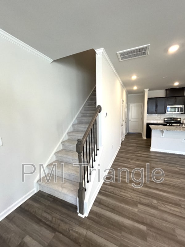 Building Photo - 1615 Singing Bird Trl