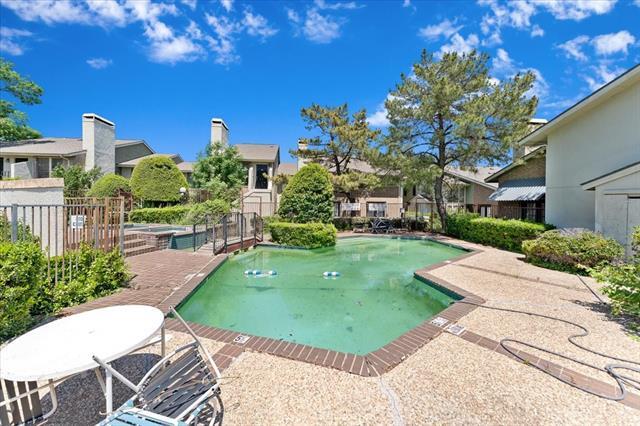 Building Photo - 9621 Walnut St