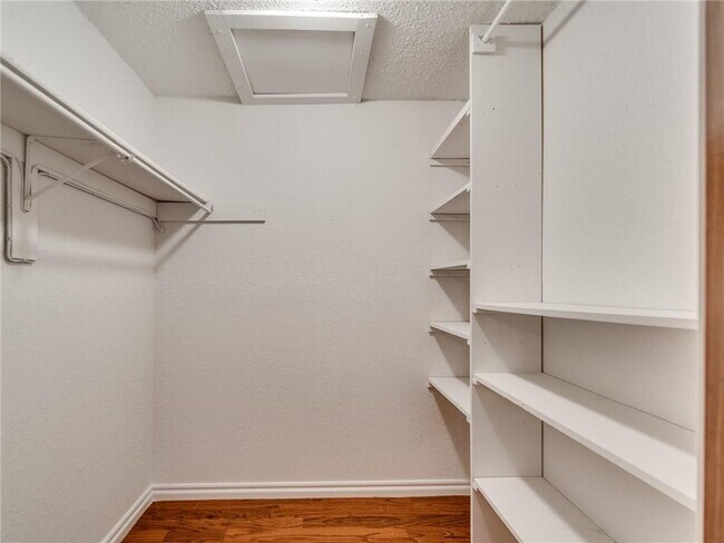 Building Photo - Charming 2 bed/2 bath home for rent near S Penn between 104th and 89th.  Moore Schools!