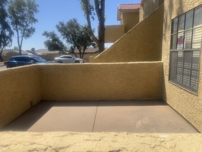 Building Photo - ELLIOT PLACE CONDOMINIUMS UPDATED/REMODELED GROUND FLOOR 1 BED PLUS DEN UNIT WITH 1 CAR GARAGE