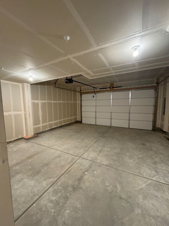 Building Photo - Brand-new townhome for rent in the heart of Erie Town Center