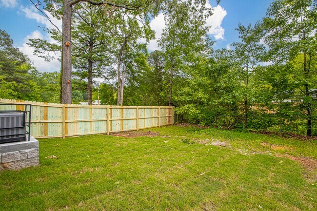 Building Photo - 5703 Valley Dr