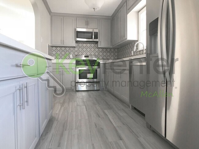 Building Photo - 2Bed/1Bath w/office in Central Mcallen ( Laurel and 10th )