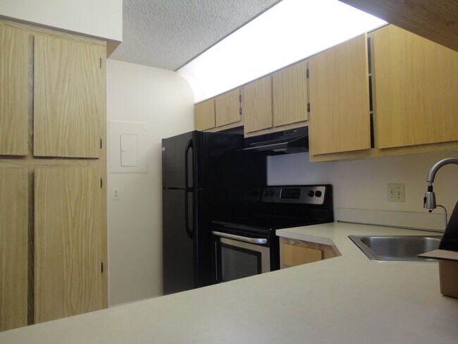 Building Photo - 3636 Alder Dr