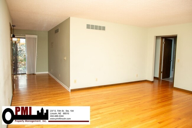 Building Photo - 3 Bedroom and 2 bathroom House for rent