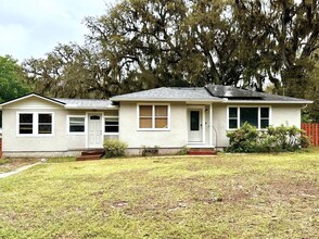 Building Photo - Just Minutes to the Beach & Fernandina His...