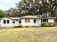 Building Photo - Just Minutes to the Beach & Fernandina His...