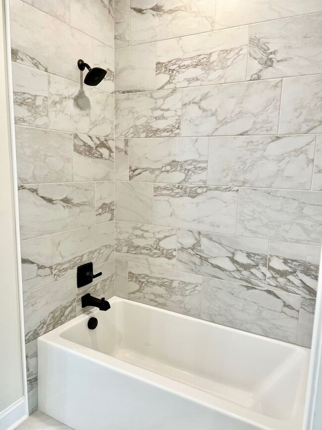 Building Photo - FOR Rent – 3 Bedroom, 2 Bath!