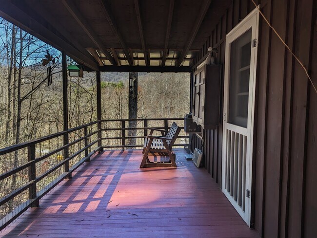 Building Photo - 139 Cradle Rock Rd