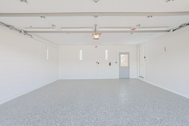 Building Photo - 2232 Sprucewood Ave