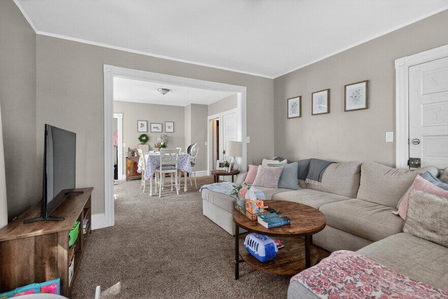 Building Photo - 187 County St