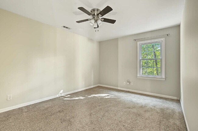 Building Photo - 2-Bedroom Condo Retreat in the Heart of Cary!