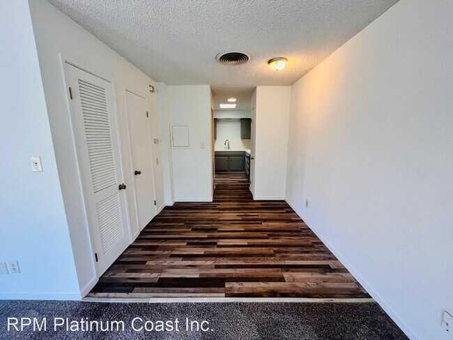 Building Photo - 2 br, 2 bath House - 6076 N. Poplar Ave. A...
