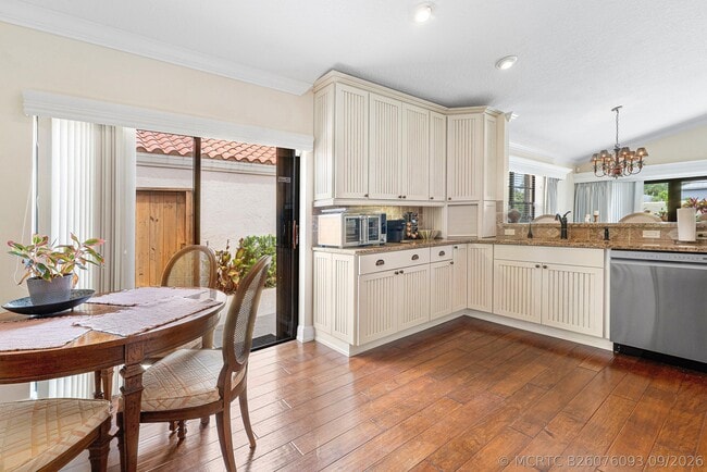 Building Photo - 2530 La Lique Cir
