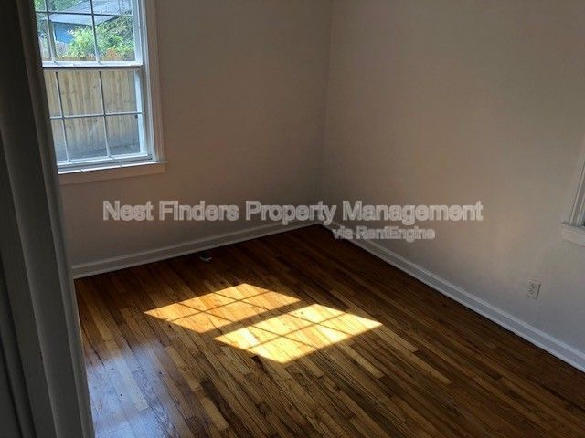 Building Photo - 1310 Menna St