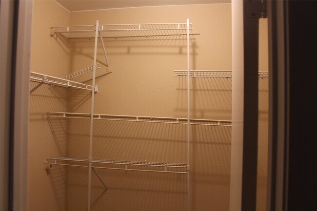 Building Photo - 16111 Aspenglenn Dr