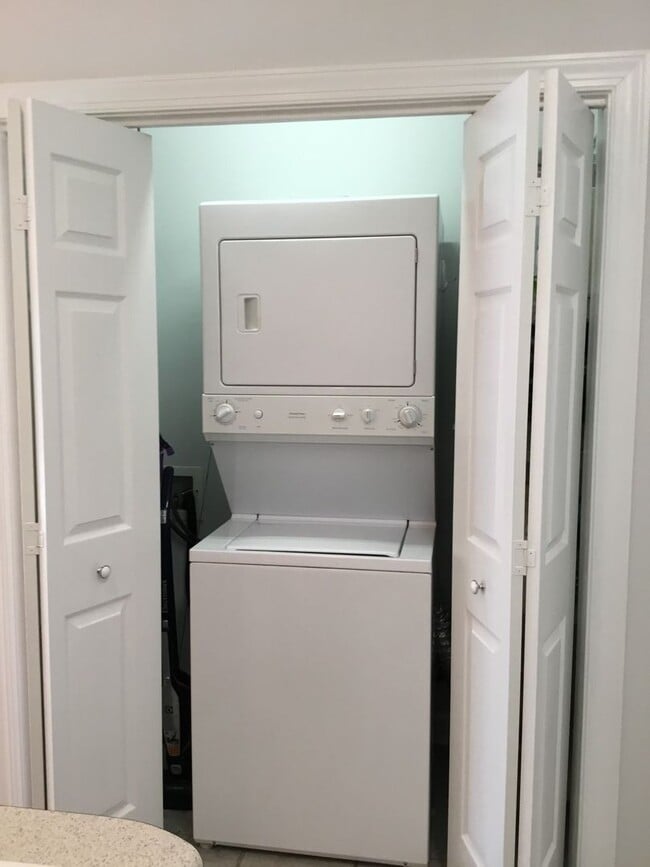 Building Photo - B608A