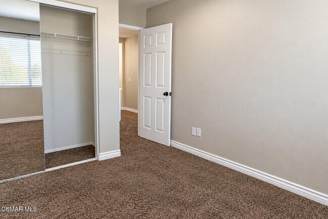 Building Photo - 885 Aloe Ln