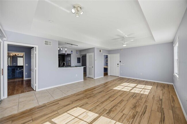 Building Photo - 2950 Viscaya Pl