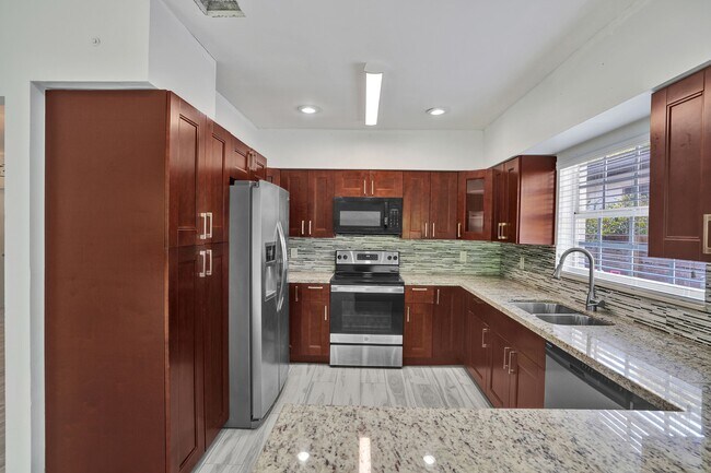 Building Photo - 5721 SW 11th St