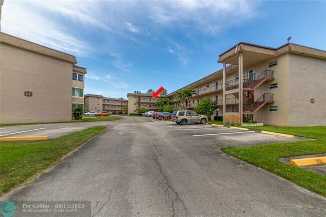Building Photo - 701 Lori Dr